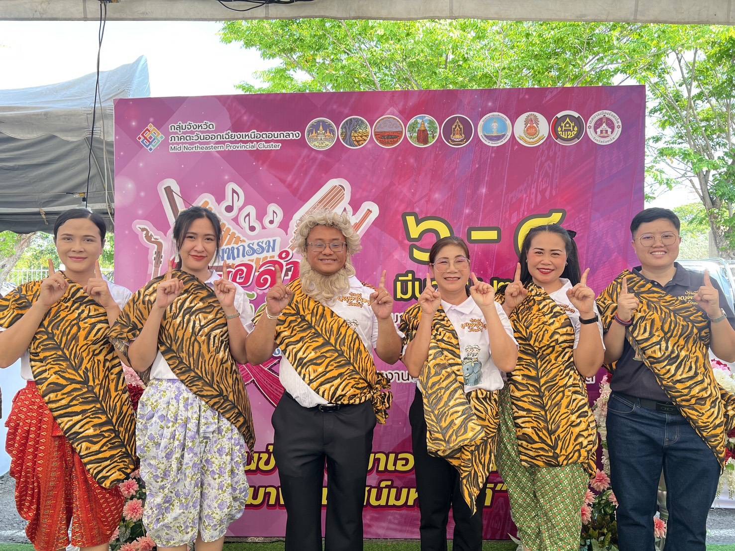 🌻🌻สุขเกินร้อย ที่ พช.101 PLUS 🦐🦐พช.อาจสามารถ จังหวัดร้อยเอ็ด : ร่วมกิจกรรมแจกทานขนมจีน (ข้าวปุ้น) ตามกิจกรรมอิ่มบุญทานข้าวปุ้นในสวน