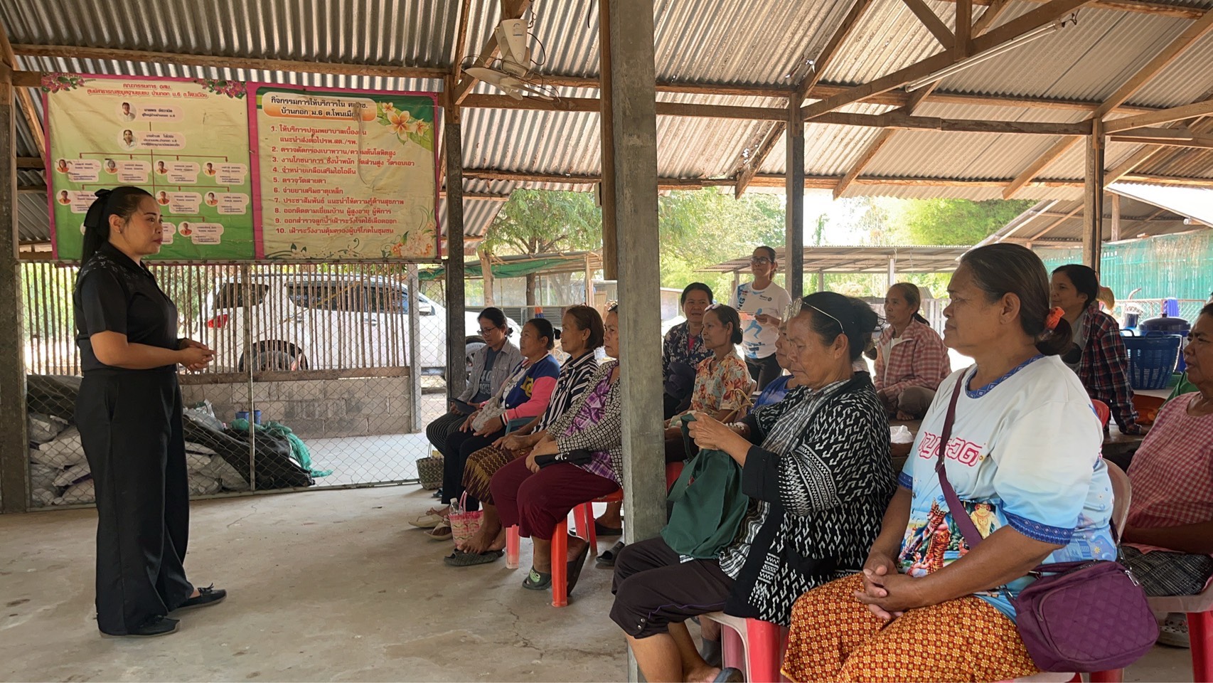 🌻🌻สุขเกินร้อย ที่ พช.101 PLUS 🦐🦐พช.อาจสามารถ จังหวัดร้อยเอ็ด : ติดตามการดำเนินงาน กข.คจ และพิจารณาโครงการยืมเงิน กข.คจ บ้านกอก หมู่ที่ 6 ตำบลโพนเมือง